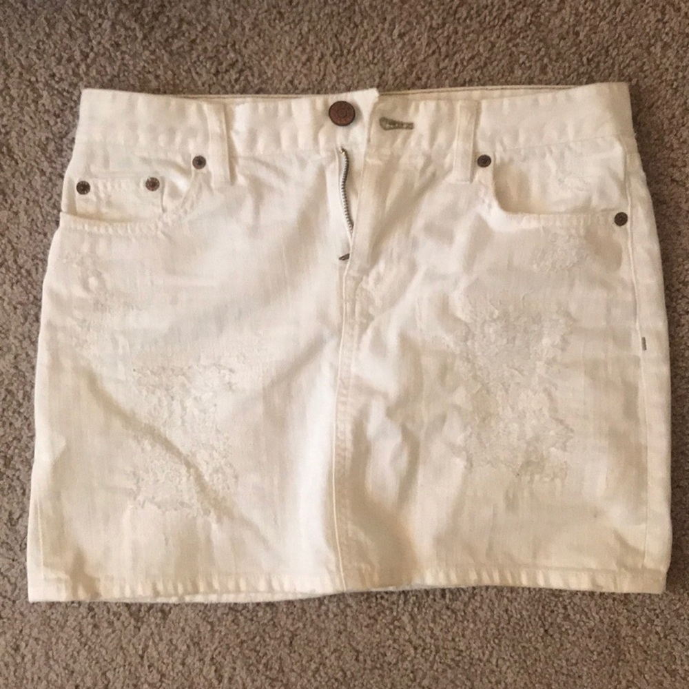 White destroyed denim skirt - Picture 1 of 3